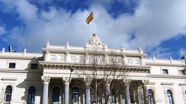 Imagen exterior de la Bolsa de Madrid.