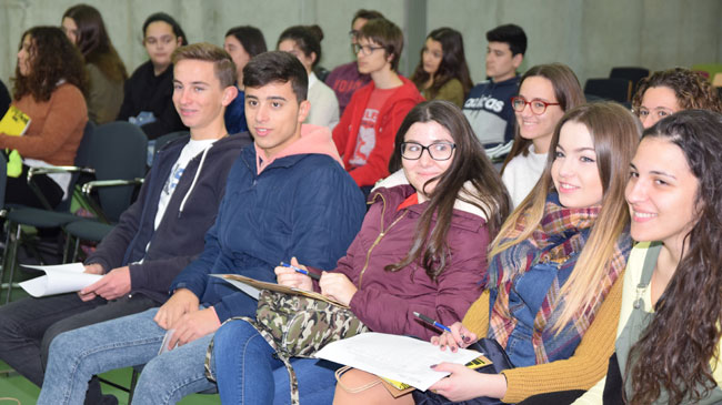 Alumnos en la Casa del Estudiante de la UPCT