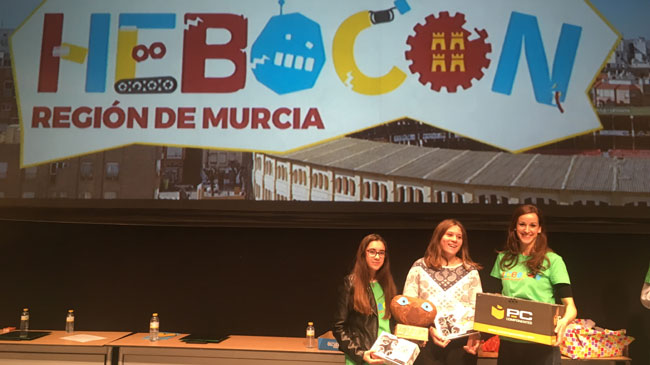 Las ganadoras de esta edici&oacute;n; las alumnas Leire L&oacute;pez Ib&aacute;&ntilde;ez y Paula Verd&uacute;, del IES Jos&eacute; Luis Castillo de Yecla