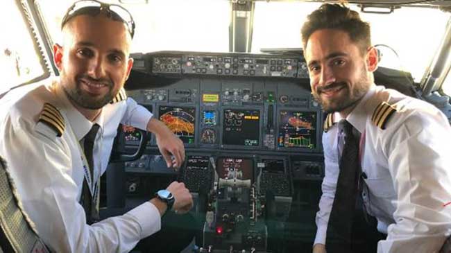 De izquierda a derecha: Pablo P&eacute;rez-Cuadrado (comandante de vuelo) y Carlos Soriano (primer oficial de vuelo), ambos de Murcia.