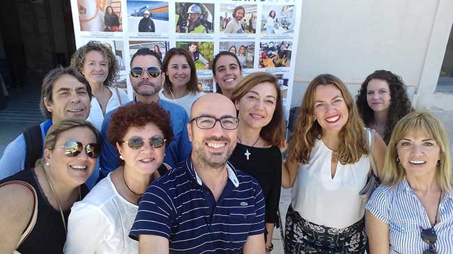 Fotograf&iacute;a de un grupo de desempleados que participan en uno de los grupo '100x100 Activaci&oacute;n', junto a la directora del SEF, Severa Gonz&aacute;lez.