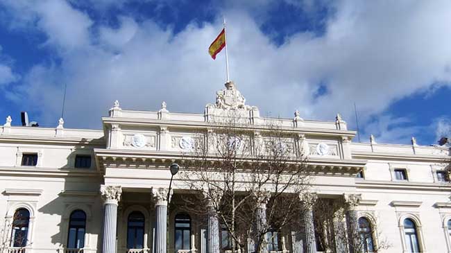 Imagen exterior de la Bolsa de Madrid.