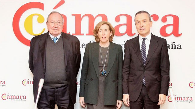 El presidente de la C&aacute;mara de Espa&ntilde;a, Jos&eacute; Luis Bonet, la secretaria de Estado de Econom&iacute;a, Ana de la Cueva y el presidente de la Comisi&oacute;n de Financiaci&oacute;n de la C&aacute;mara de Espa&ntilde;a, Juan Carlos Gallego