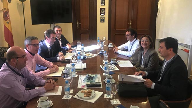 Imagen de la reuni&oacute;n de la directora general del SEF, Severa Gonz&aacute;lez, con responsables de Navantia.