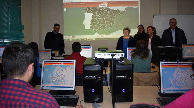 Fotograf&iacute;a de la visita de Adela Mart&iacute;nez-Cach&aacute; al centro de Famdif en Cartagena.