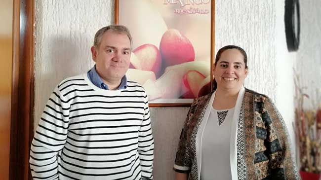 Francisco Seva y Myrna Castro, directora general de EMEX