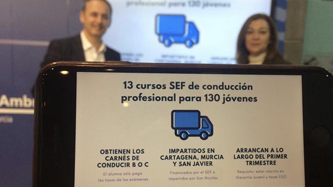 Imagen de la presentaci&oacute;n de los cursos para obtener el carn&eacute; de conducir.