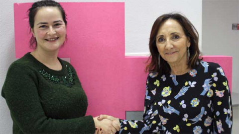 Mar&iacute;a &Aacute;ngeles L&oacute;pez, presidenta de Darmur, y M&ordf; Josefa Fernandez, gerente del hospital Veterinario de la UMU