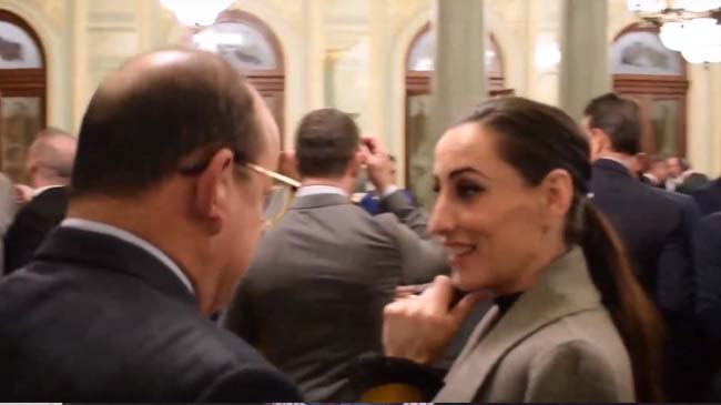 V&iacute;ctor Meseguer e Isabel Mendoza, durante el acto.