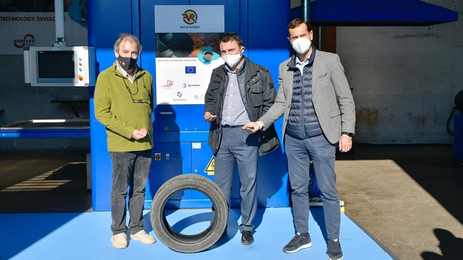 Rafael Losana, director del Centro tecnol&oacute;gico del Calzado; Rafael Mart&iacute;nez, jefe del &Aacute;rea de Iniciativas Estrat&eacute;gicas; Jos&eacute; Manuel Ruiz L&oacute;pez, responsable de Centros Tecnol&oacute;gicos