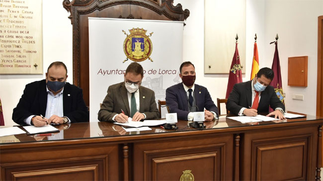 El alcalde de Lorca firma el protocolo con Ceclor y C&aacute;mara de Comercio