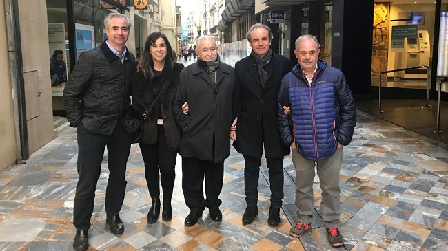 El empresario cartagenero Mariano Jim&eacute;nez Garc&iacute;a, en el centro, junto a sus cuatro hijos