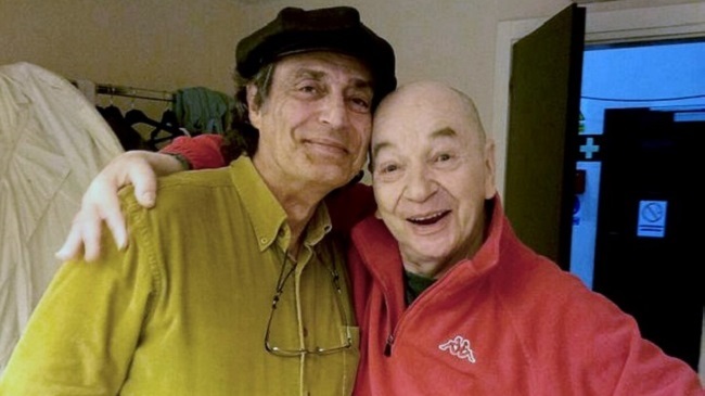 El pintor y escultor Fernando Castillo, a la izquierda