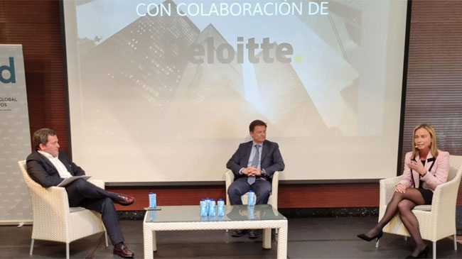 Isabel Santos, a la derecha, es la directora de Marketing de Hefame