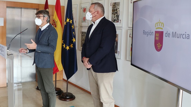 El consejero de Econom&iacute;a, Luis Alberto Mar&iacute;n, y el director de la Agencia Tributaria de la Regi&oacute;n de Murcia, Juan Mar&iacute;n