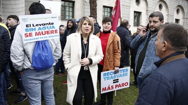 La alcaldesa de Cartagena en apoyo a los regantes y contra el trasvase Tajo-Segura en Madrid