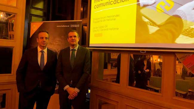 A la derecha, el presidente de Hefame, Enrique Ayuso, junto al director general de Hefame, Javier L&oacute;pez