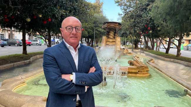 Diego Salinas posa en la Alameda de Cartagena