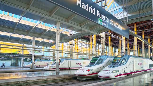 Trenes AVE en la estaci&oacute;n de Atocha
