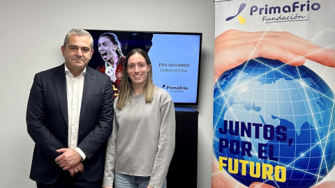 Juan Conesa, presidente de la Fundaci&oacute;n, junto a Eva Navarro