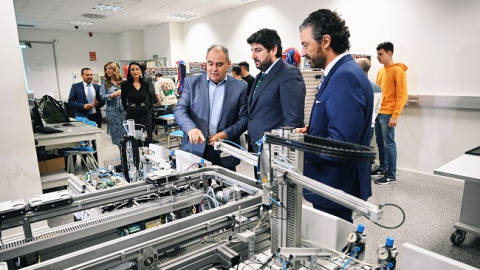 L&oacute;pez Miras en una visita a las instalaciones de Fremm