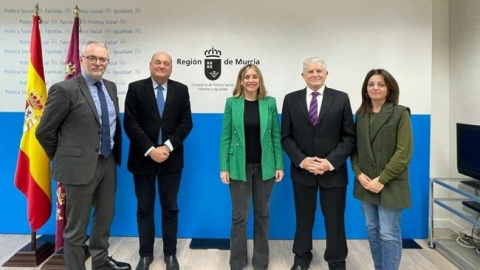 La consejera Ruiz Caballero y parte de su equipo junto con Alonso G&oacute;mez y Domingo Segado, presidente y coordinador de la Hospitalidad Santa Teresa