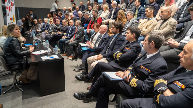 La alcaldesa de Cartagena, Noelia Arroyo, durante la presentación del proyecto Aceleración Comercial Defence-Tech del CAETRA en el CEEIC. La alcaldesa de Cartagena, Noelia Arroyo, durante la presentación del proyecto Aceleración Comercial Defence-Tech del CAETRA en el CEEIC.