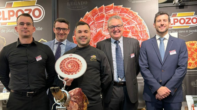Equipo de ElPozo Alimentación en el stand de la marca, en Sirha Lyon 2025. Equipo de ElPozo Alimentación en el stand de la marca, en Sirha Lyon 2025.