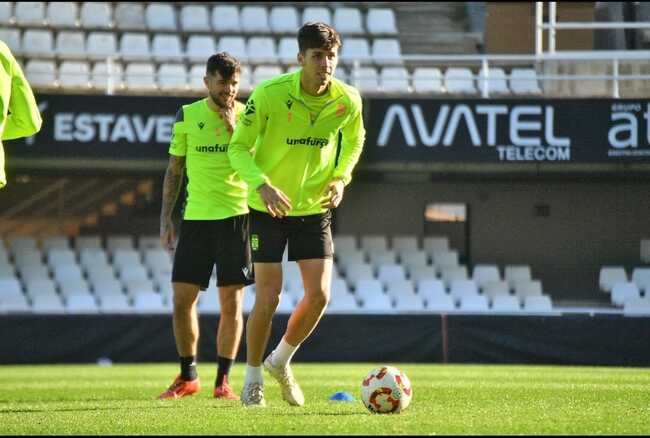 Imagen del conjunto albinegro  en uno de los entrenamientos previos al partido - FC Cartagena