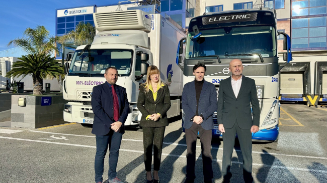 El consejero de Fomento e Infraestructuras, Jorge García Montoro, durante su visita a la empresa Disfrimur. El consejero de Fomento e Infraestructuras, Jorge García Montoro, durante su visita a la empresa Disfrimur.