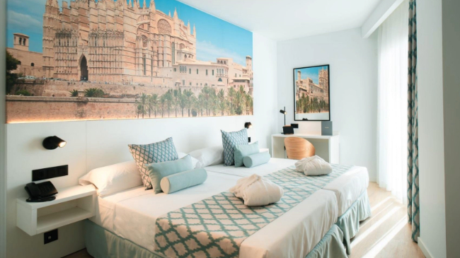 Imagen de una de las habitaciones 'piloto', dedicada al municipio de Mallorca - Magic Hoteles & Resorts