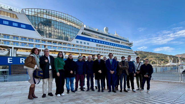 El presidente de la Autoridad Portuaria de Cartagena, Pedro Pablo Hernández, con los representantes de los medios de comunicación - APC El presidente de la Autoridad Portuaria de Cartagena, Pedro Pablo Hernández, con los representantes de los medios de comunicación - APC
