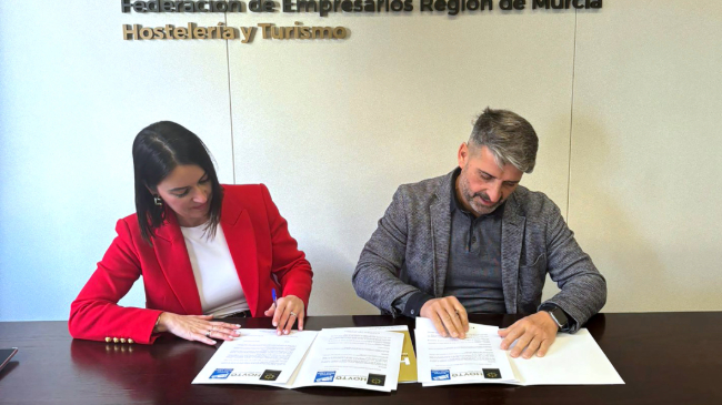 Imagen realizada durante la firma del convenio- HoyTú Imagen realizada durante la firma del convenio- HoyTú