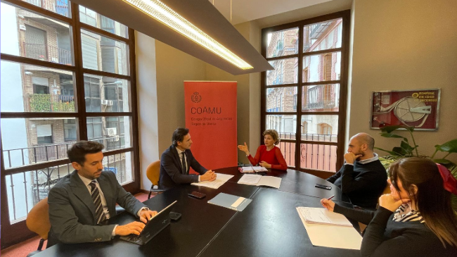 El consejero de Fomento, Jorge García, y la decana-presidenta del Colegio Oficial de Arquitectos de la Región de Murcia, María José Peñalver. El consejero de Fomento, Jorge García, y la decana-presidenta del Colegio Oficial de Arquitectos de la Región de Murcia, María José Peñalver.