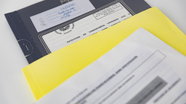 Documentaci&oacute;n para la firma de una hipoteca (Eduardo Parra).