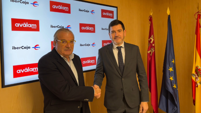 Luis Mart&iacute;nez de Salas y Fernando Gea durante la firma del acuerdo - Portavoz