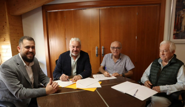 Juan Carlos L&oacute;pez junto al alcalde de Mazarr&oacute;n, Gin&eacute;s Campillo.