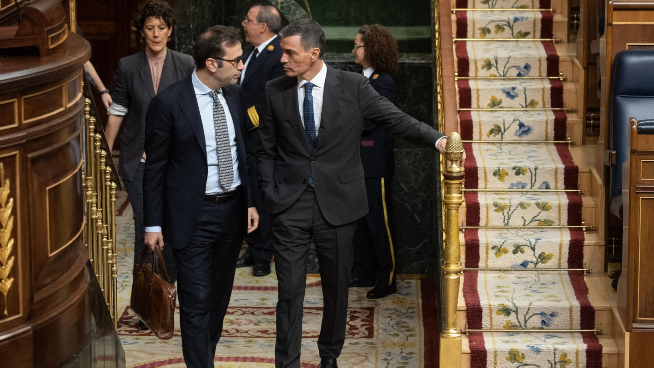 El ministro de Econom&iacute;a, Carlos Cuerpo y el presidente del Gobierno, Pedro S&aacute;nchez (Alejandro Mart&iacute;nez).
