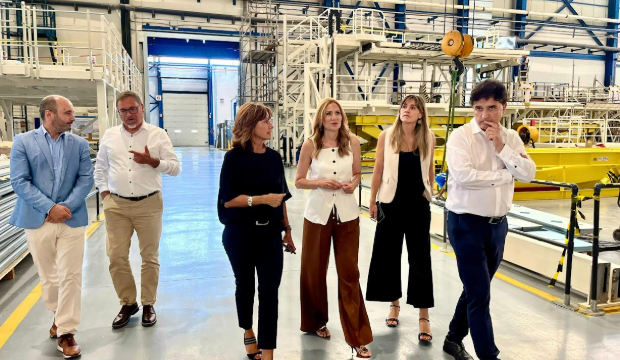 La consejera de Empresa, Empleo y Economía Social, Marisa López Aragón, durante una visita a la empresa MTorres el pasado año 2025. La consejera de Empresa, Empleo y Economía Social, Marisa López Aragón, durante una visita a la empresa MTorres el pasado año 2025.
