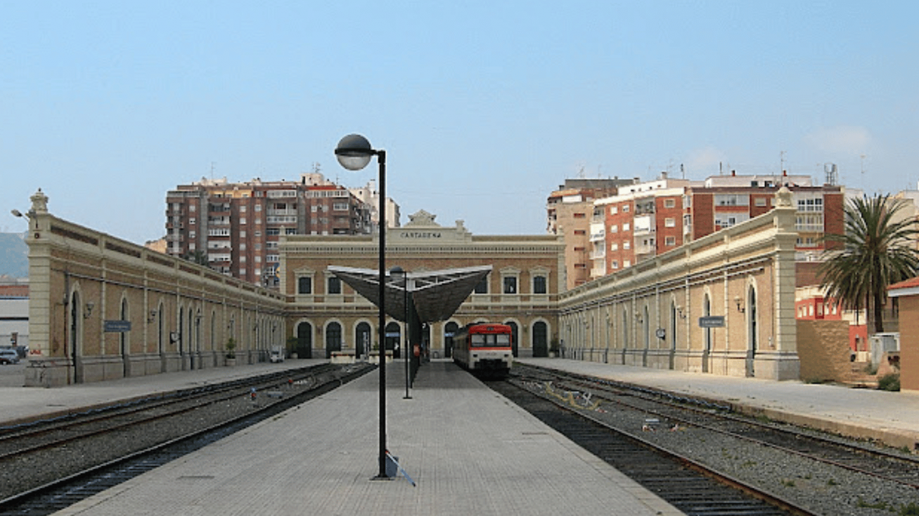 Inaugurada por la reina Isabel II en 1862, la estaci&oacute;n de Cartagena sigue esperando el AVE prometido hace 25 a&ntilde;os