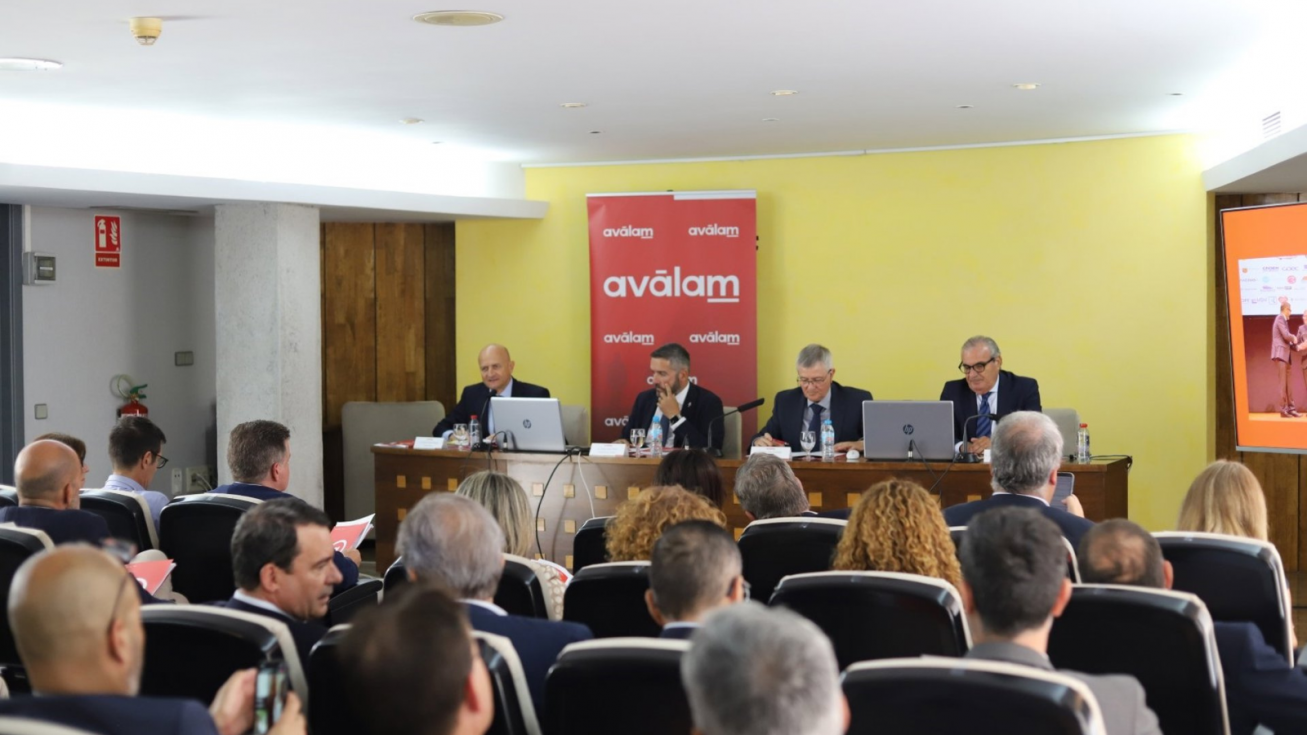 Asistentes a la última Junta General de Aválam. Asistentes a la última Junta General de Aválam.