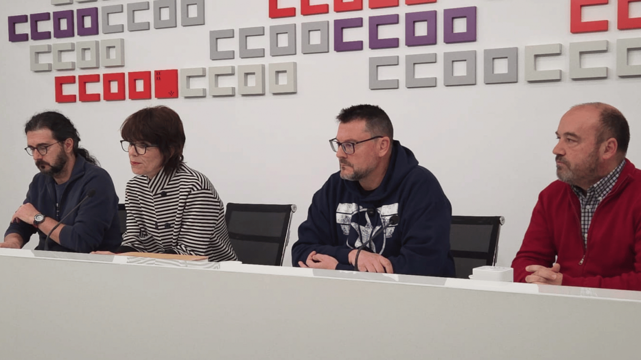 Teresa Fuentes, Gerardo Medina y Pascual S&aacute;nchez, durante la rueda de prensa - CCOO RM
