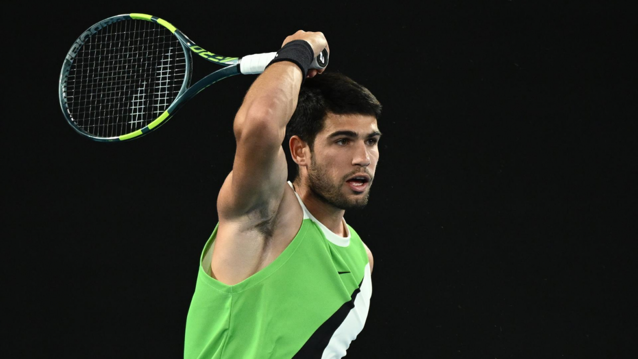 Carlos Alcaraz accede a las semifinales del Open de Australia.