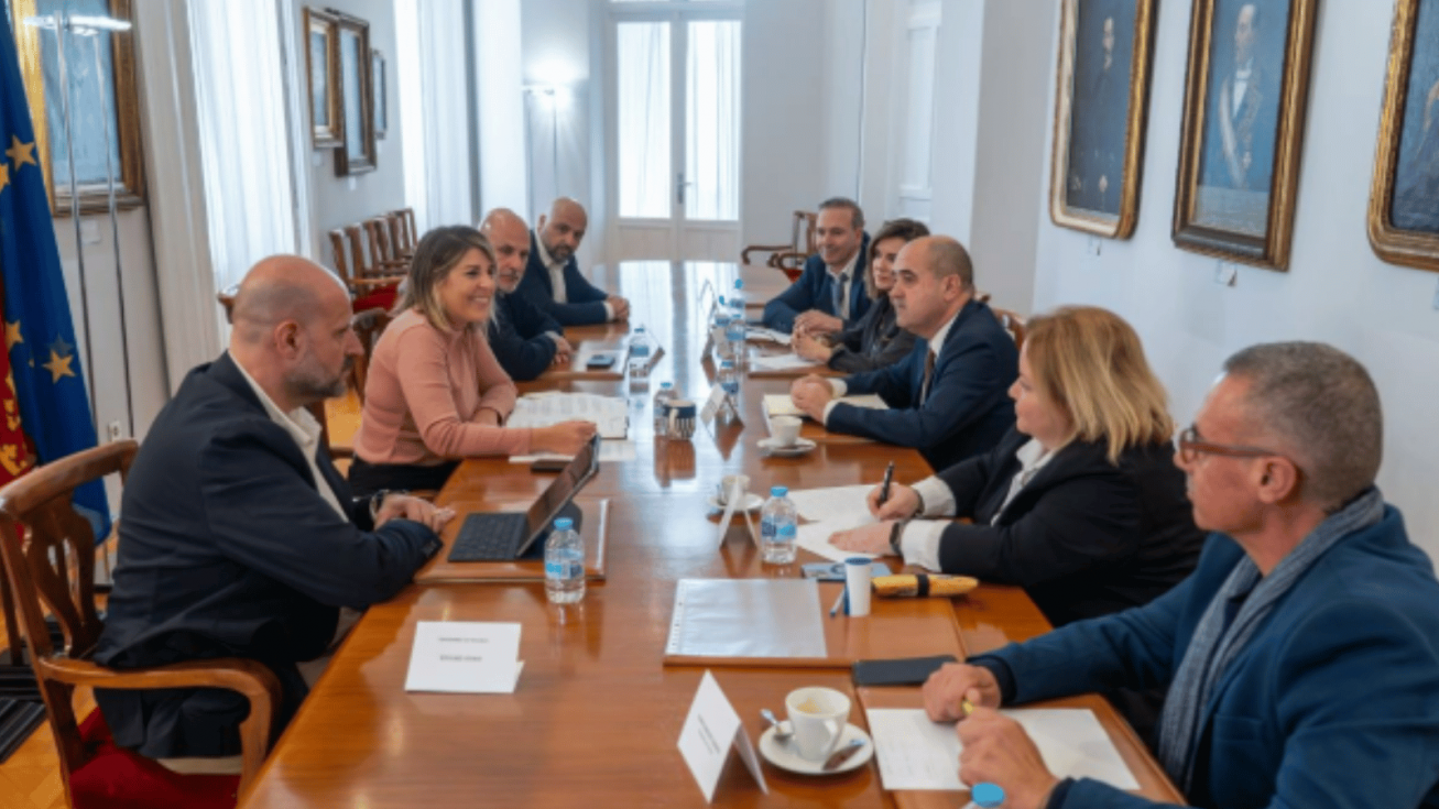 Reuni&oacute;n entre el Ayuntamiento de Cartagena y los l&iacute;deres empresariales.