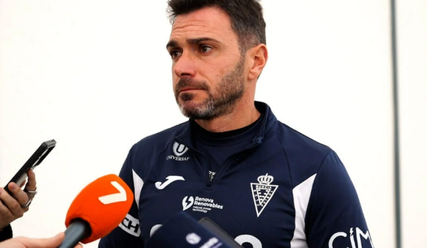 Adrián Colunga comparece en la previa del partido ante el Hércules ante los medios de comunicación. Adrián Colunga comparece en la previa del partido ante el Hércules ante los medios de comunicación.