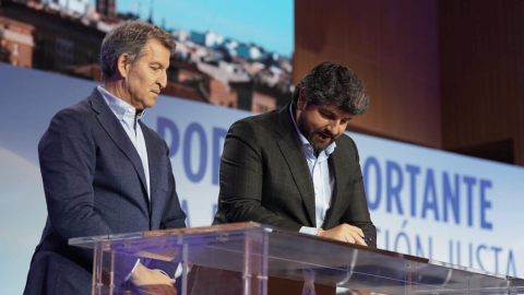 López Miras y Alberto Nuñez Feijóo tras la firma de la Declaración de Zaragoza - Europa Press