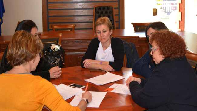 La alcaldesa de Campos del R&iacute;o, Mar&iacute;a Jos&eacute; P&eacute;rez Cer&oacute;n, con su equipo de gobierno
