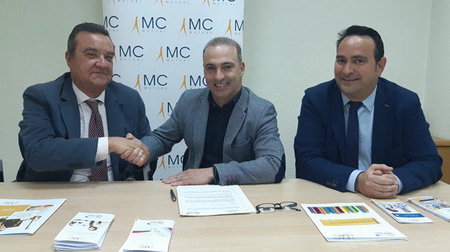 Fulgencio Leandro, director de MC Mutual en Murcia; Antonio Betancor, presidente de la sociaci&oacute;n empresarial, y Fernando Pedre&ntilde;o, responsable de MC Mutual en Cartagena