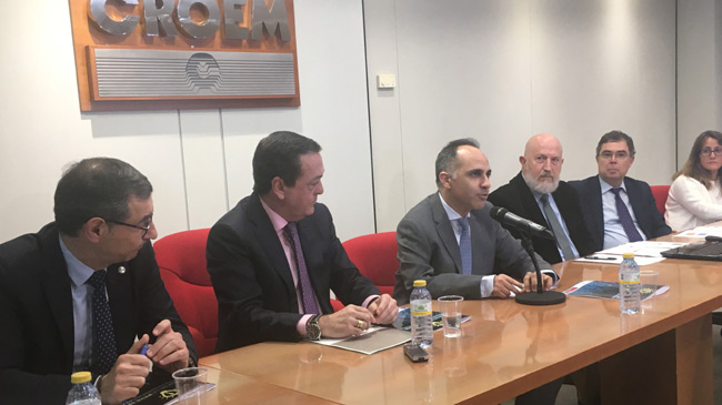 Momento de la presentaci&oacute;n del informe en la sede de Croem