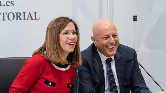 La alcaldesa Ana Bel&eacute;n Castej&oacute; y el promotor Tom&aacute;s Olivo